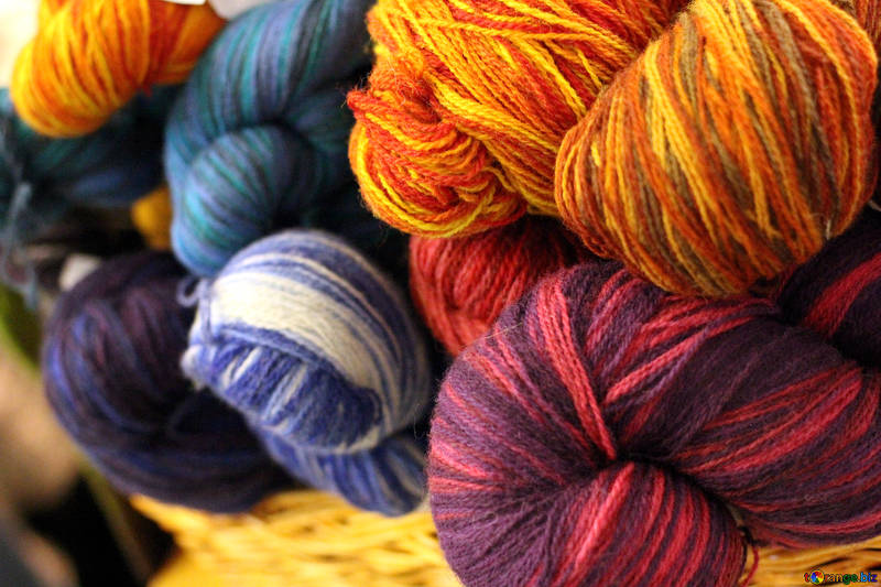 knitting-creation-colored-thread-48991